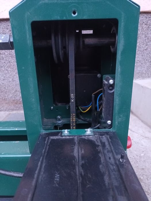 Vând strung pentru lemn, în stare foarte bună!