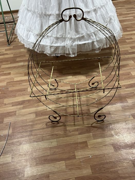 Sarpo sandiqlar sostayanasi yaxshi rangi tillo rang sepilgan