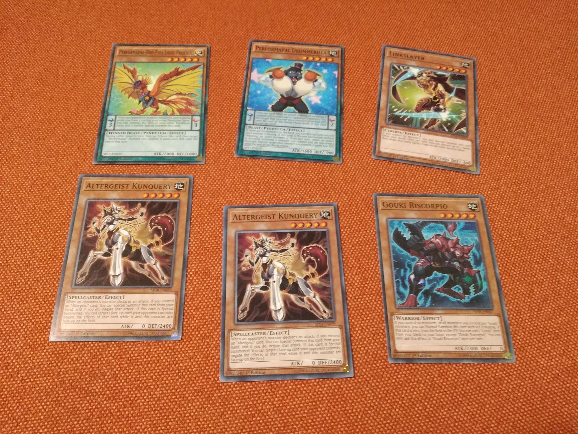 Vând set cărți originale yu gi oh