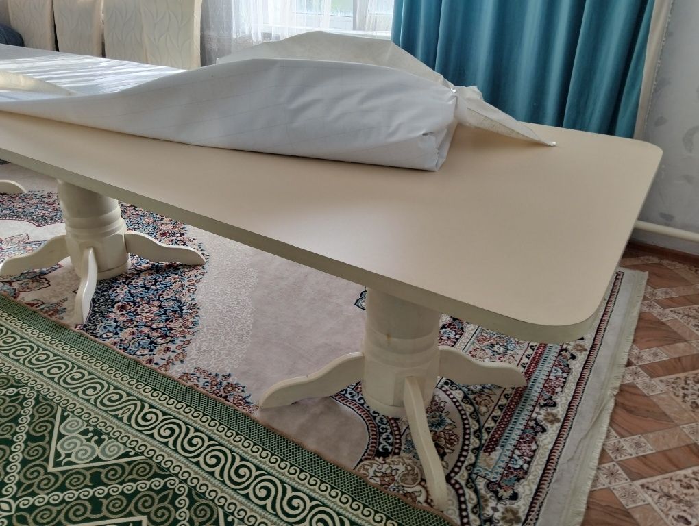Продаётся стол размер 4 м 4,5 м