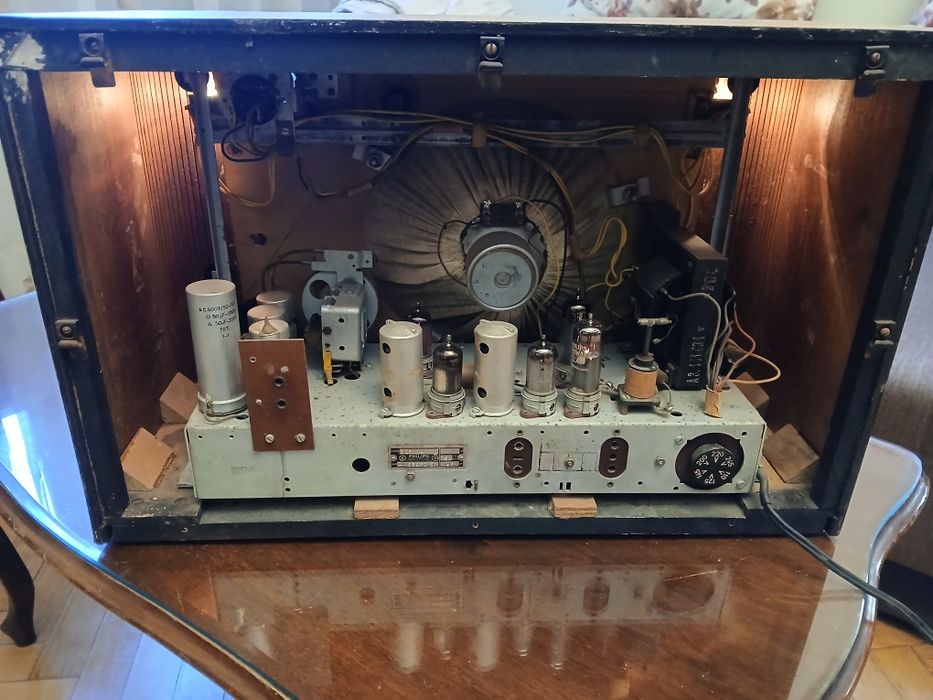 Radio  cu lămpi Philips BX500A an 1950