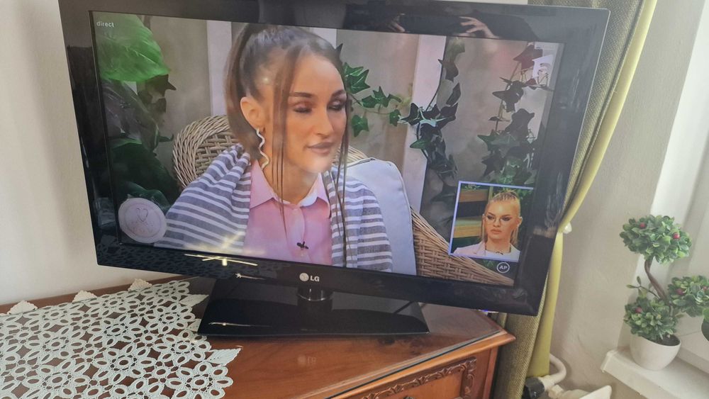 Televizor LG diaginala 80cm