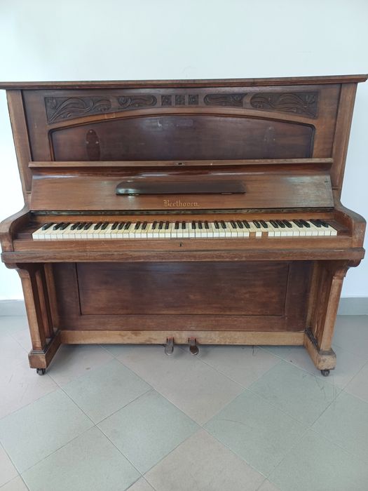 Старо американско пиано "Beethoven"