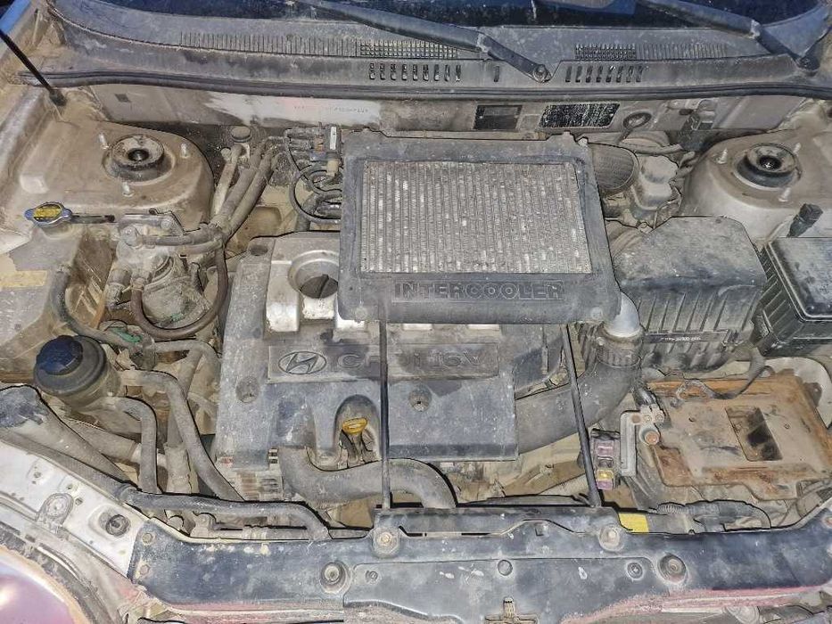 Dezmembrez Hyundai Santa Fe 2.0 CRDI 83 KW an 2002 4x2