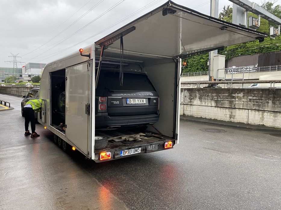 Remorca transport auto acoperit