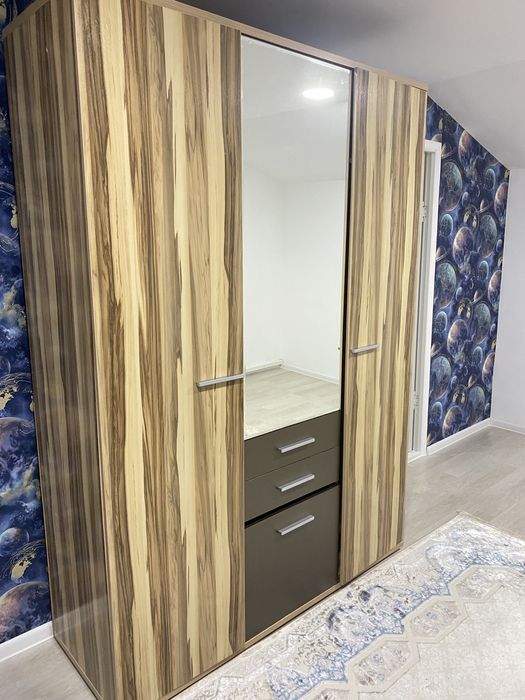 Шкаф из натурального дерева