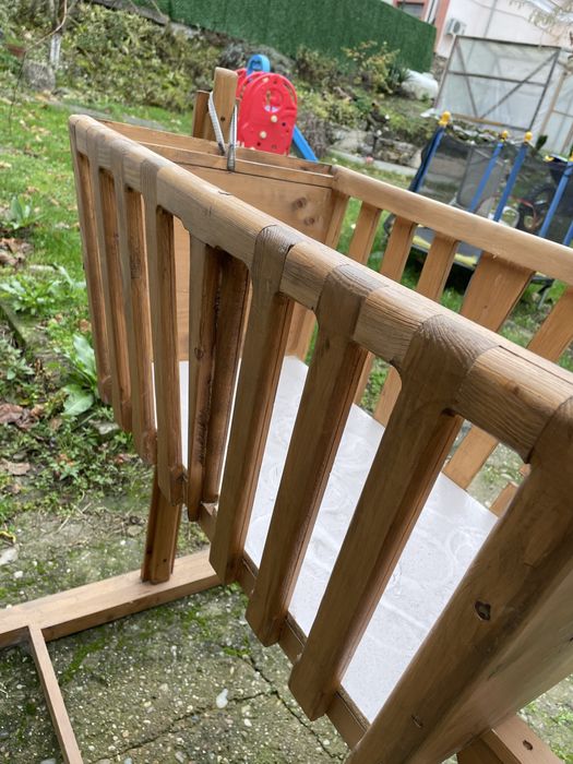 Бебешка люлка дървена