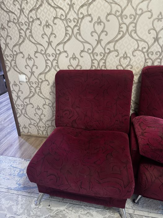 Продаю диван с креслами