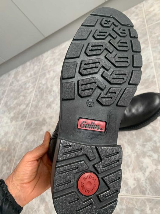 Продавам чисто нови  №42 мъжки боти от естествена кожа