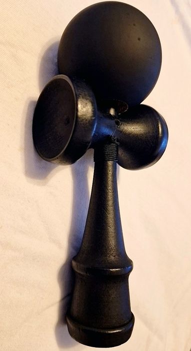 Kendama cu grip excelent mata bila 18 cm