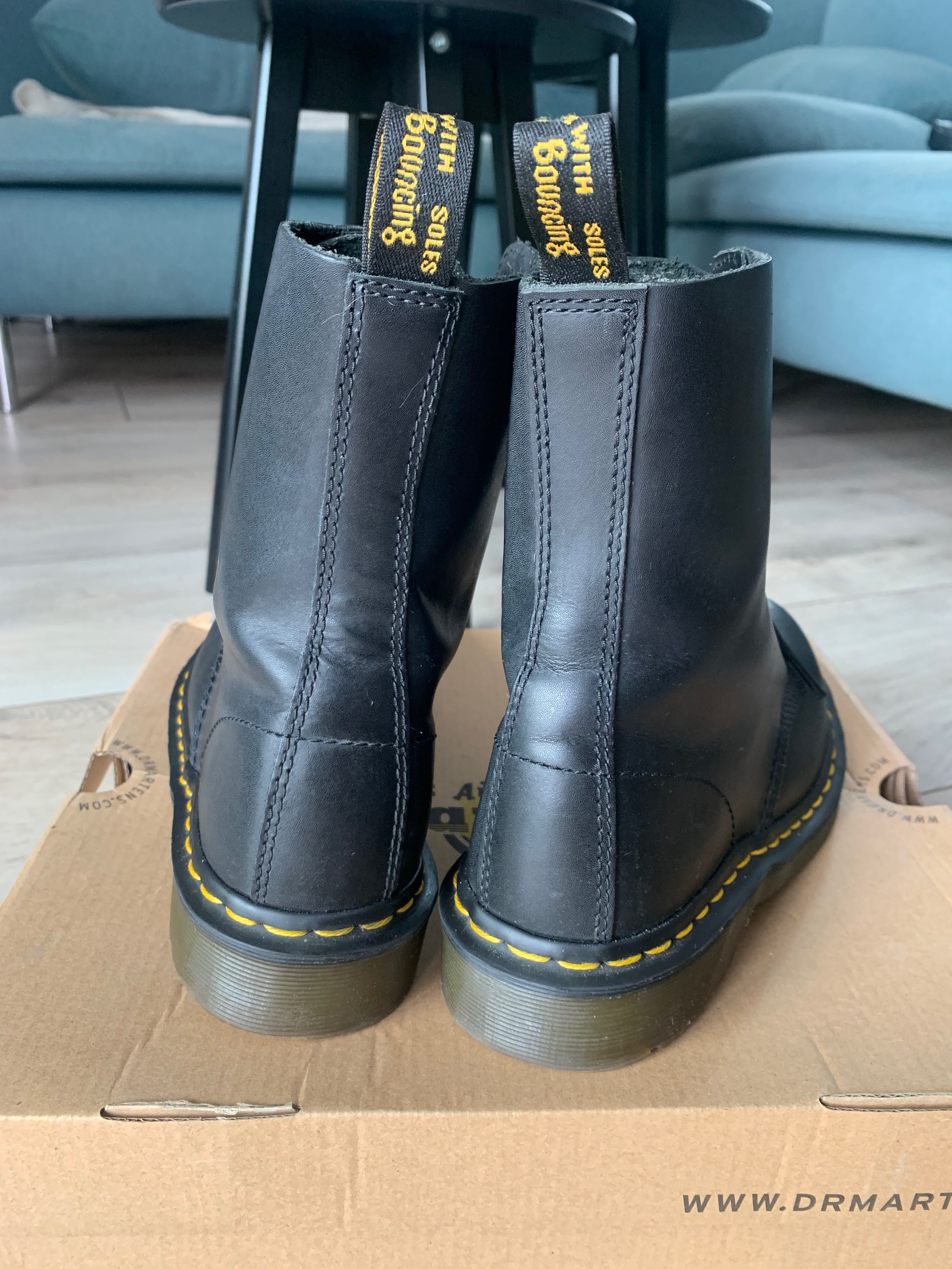 Ghete Dr. Martens pe Negru