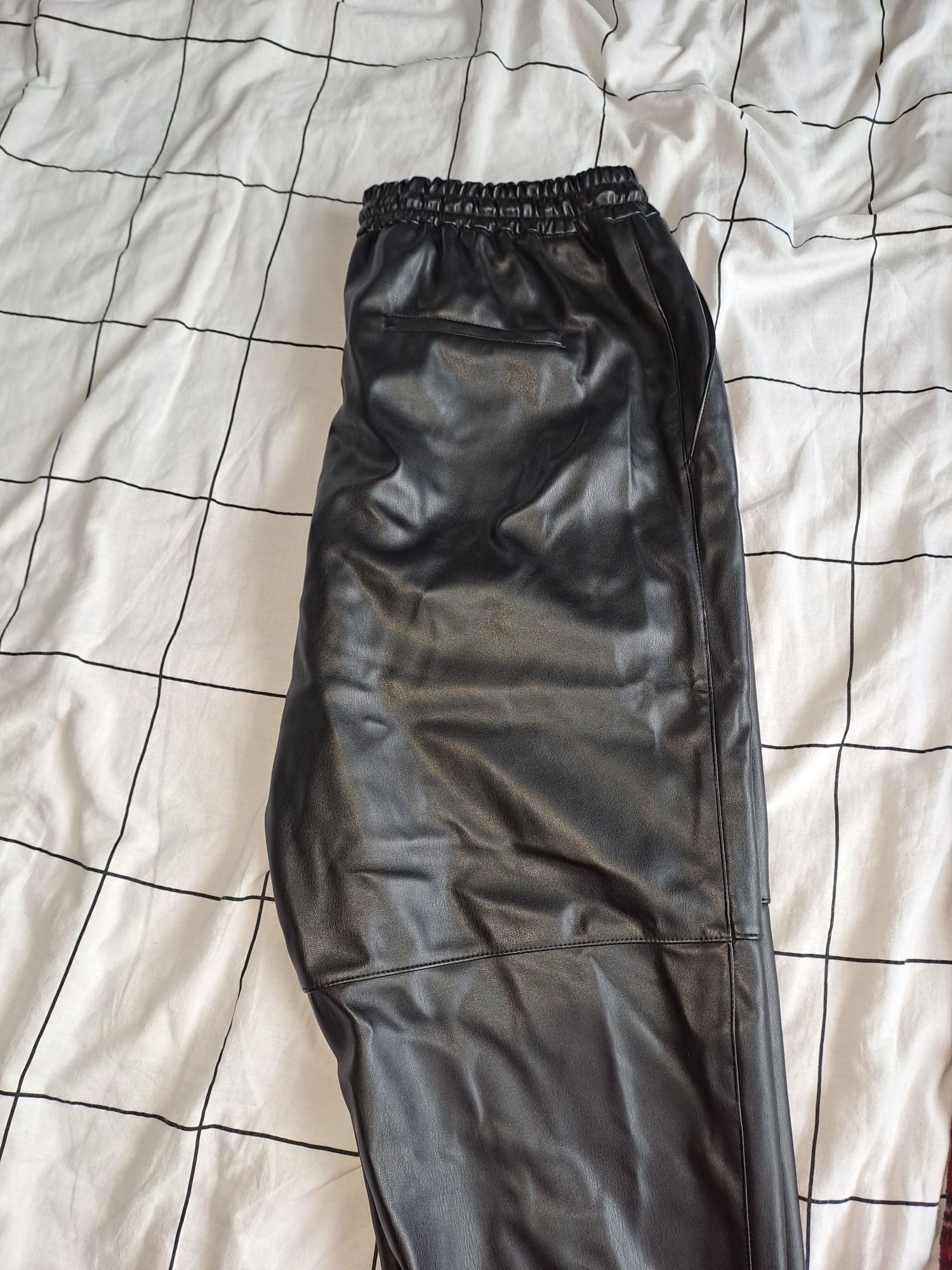 Pantaloni imitatie piele XL