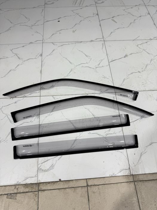Ветровеки на Toyota LC 300