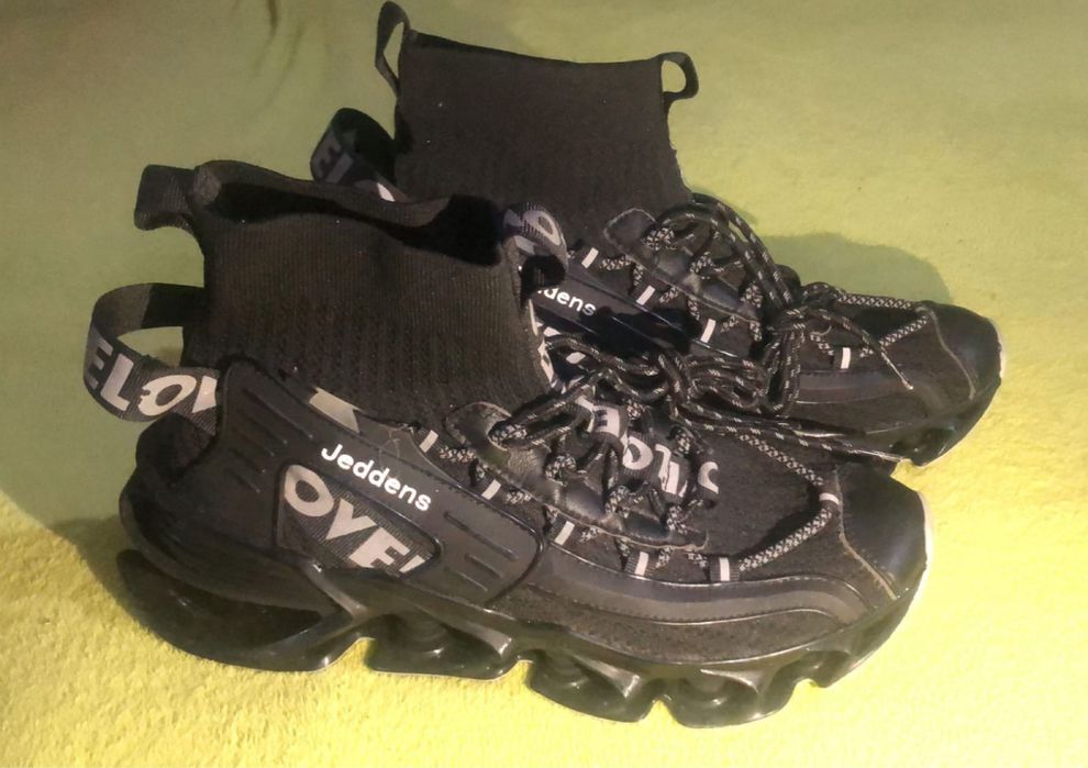 Adidasi de alergat, marime 43