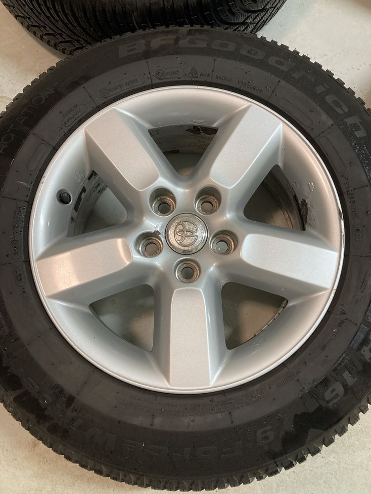 Алуминиеви джанти 16ки със зимни гуми BFGoodrich 215/70-16 Toyota Rav4