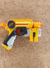 Продавам Nerf детски пистолет