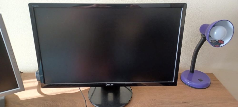 Sistem PC + Monitor + Tastatură