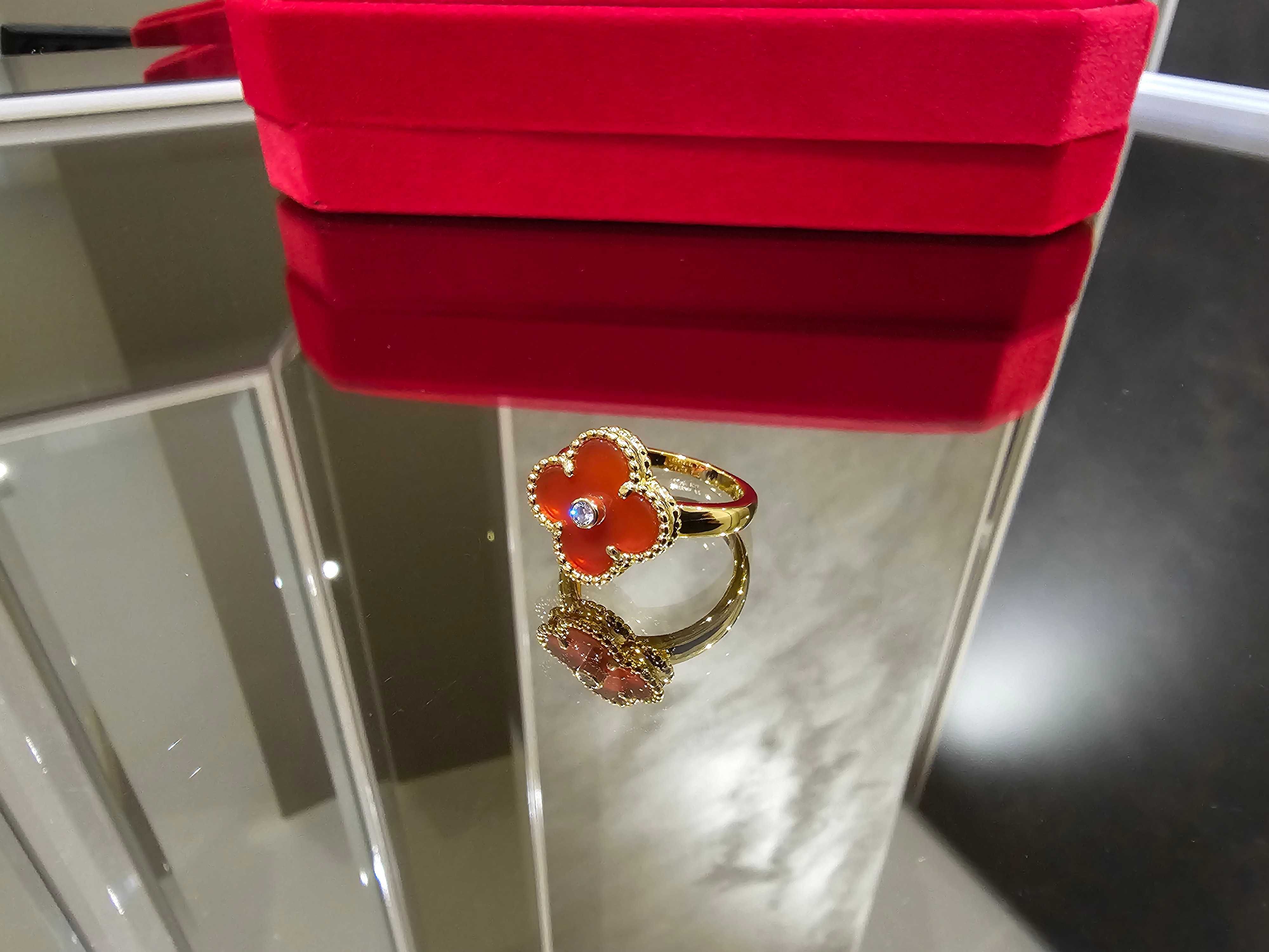 Van Cleef & Arpels VCA Gold Red Diamond Alhambra Дамски Пръстен