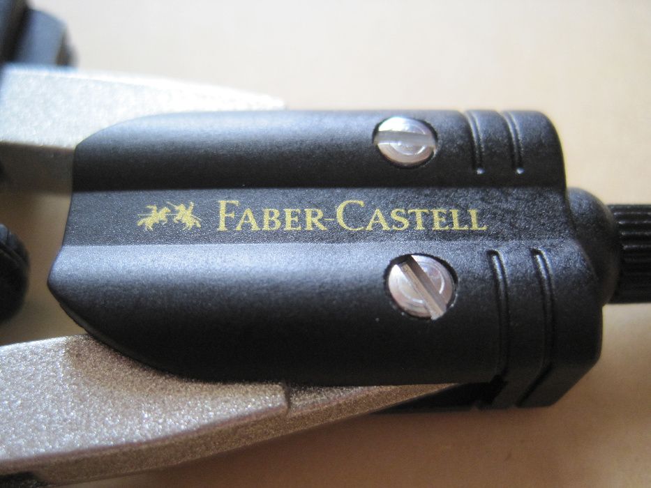 Compas Faber-Castell cu creion mecanic
