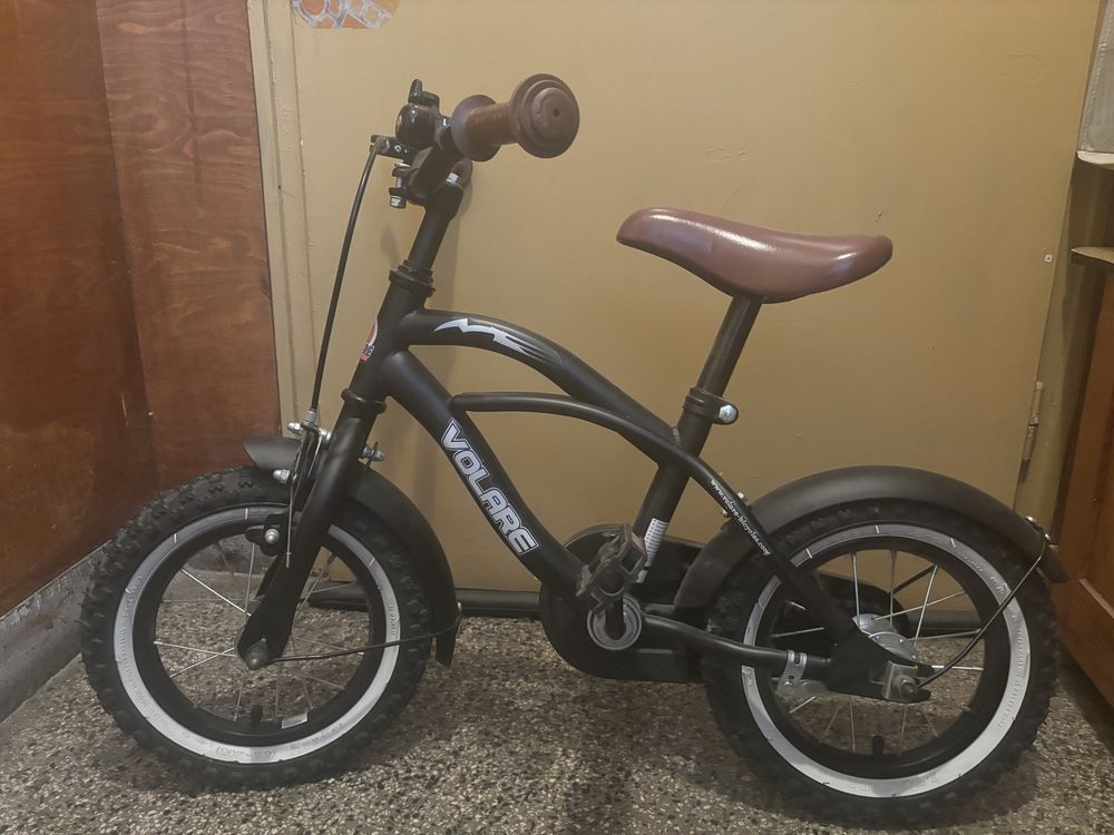 12-инчов велосипед Volare Black Cruiser за момчета