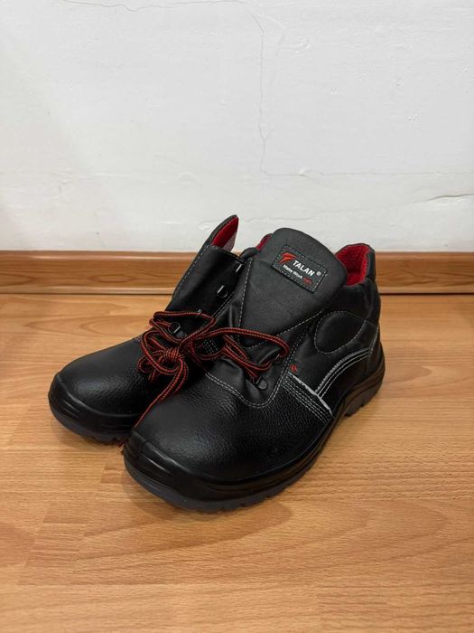 Продается спец. ботинки с металлическим носком TALAN 41 размера