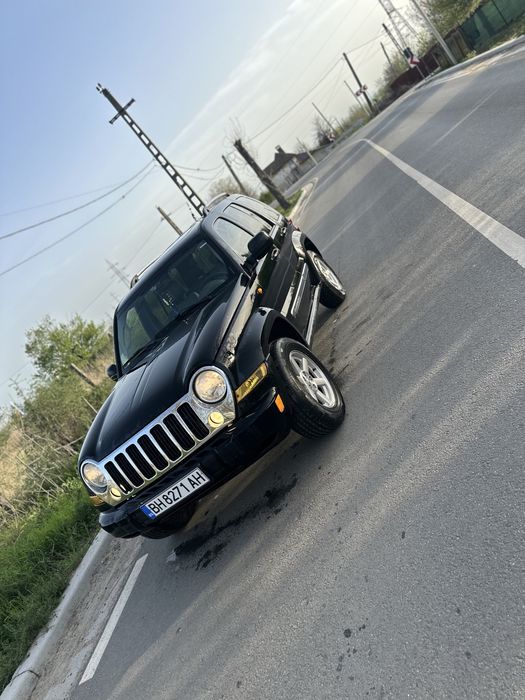 Vând jeep cheroke 2.8