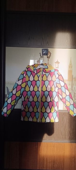 Куртка для девочки в идеальном состоянии, р.122