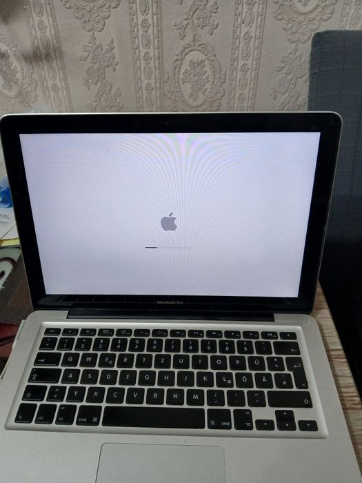 Vând leptop macbook pro