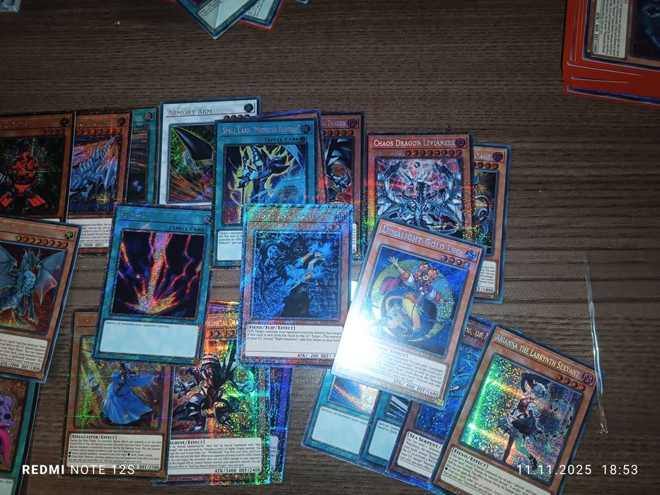 33 скъпи и редки yu gi oh карти с уникалнис яркост с зарче и слифчета