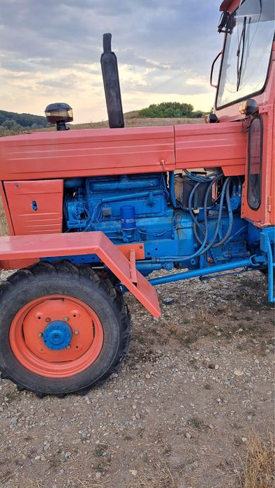 Vând tractor U651
