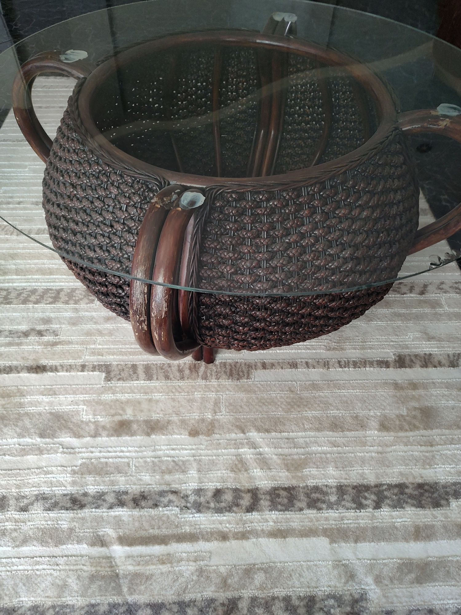 Ратанова маса със стъкло