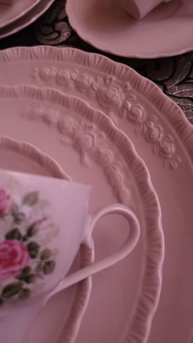 Немски сервиз за хранене и кафе Hutschenreuther.  Розов порцелан