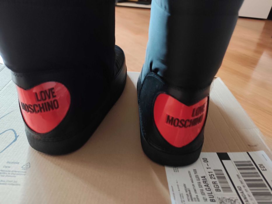 Дамски ботуши апрески Moschino