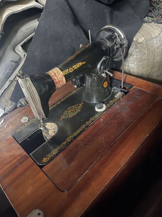 Продам швейную машину