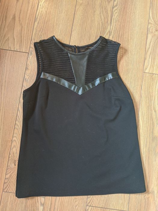 Top cu inserție din imitație piele