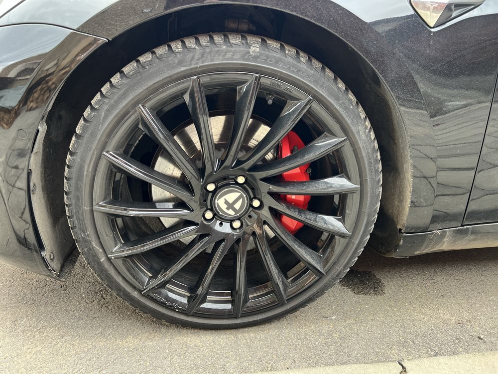 Продавам джанти с гуми за Tesla 3, 235/35/20