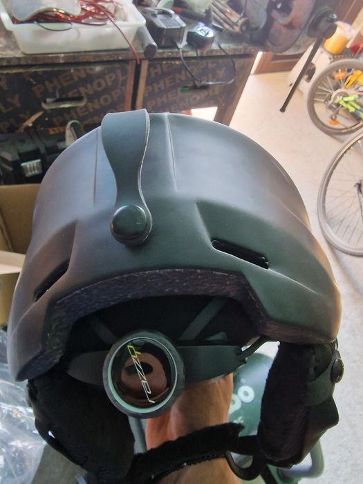 Каска и протектор гръб за ски спускане