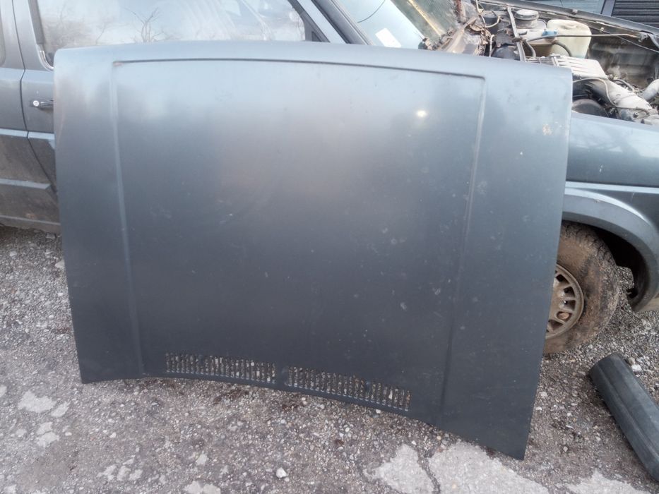 Преден капак в отлично състояние голф 2 на оригинална боя golf 2