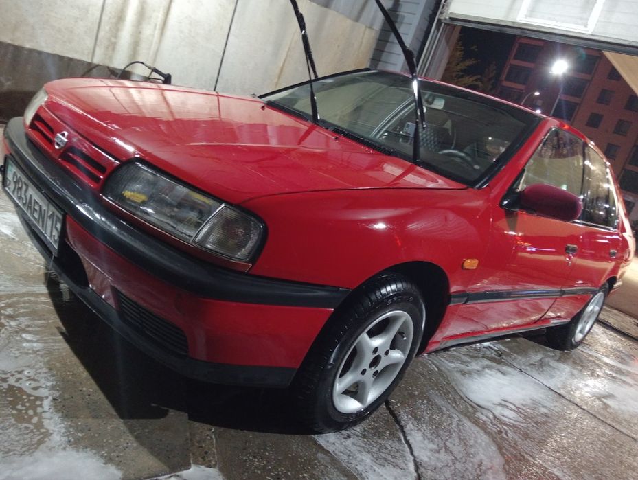 Nissan Primera 1992 , обьём 2.0 лифтбек
