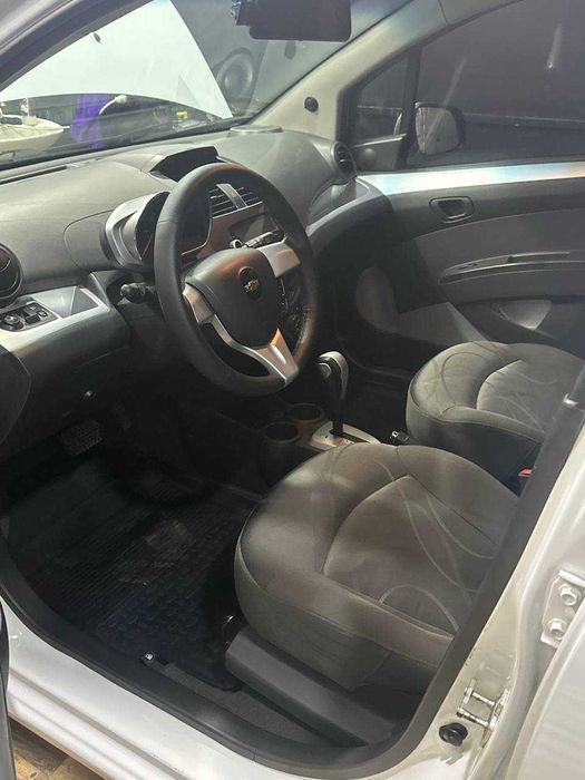 Продается Спарк белый 2021 (oq Spark)