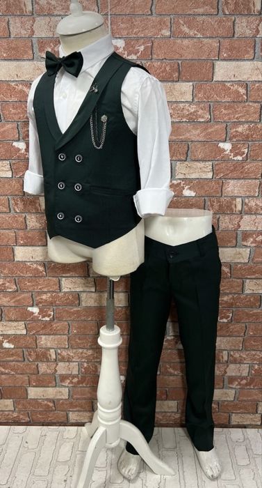 Елегантни детски костюми – стил и класа за малки джентълмени!