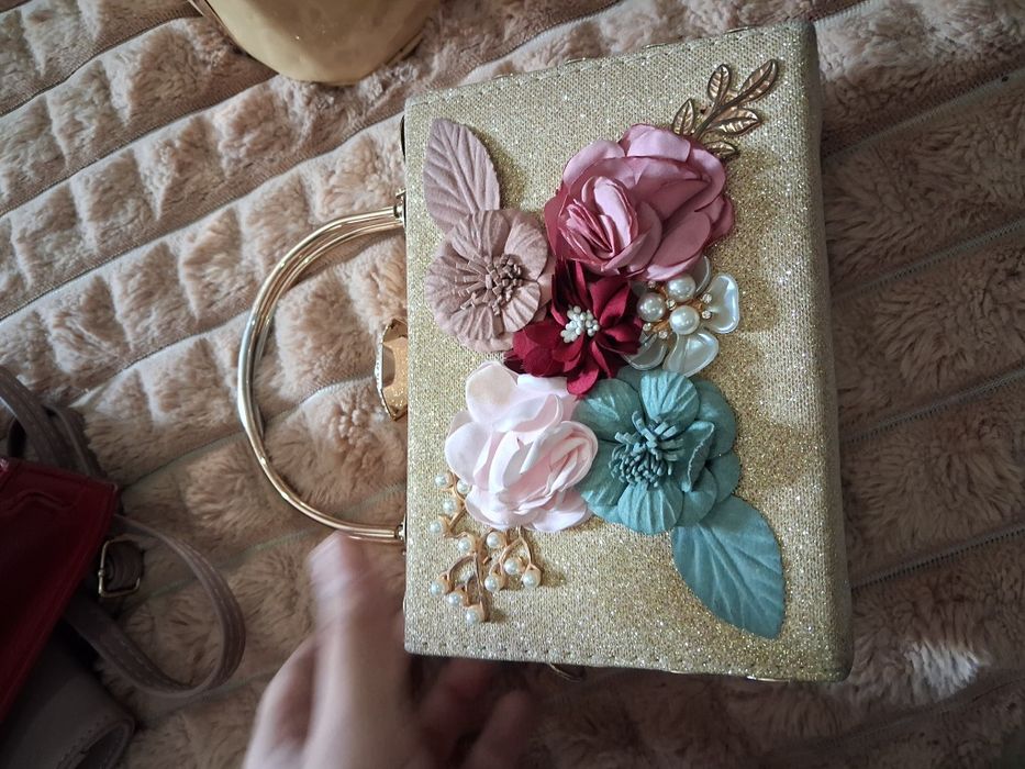 Sumkalar sotiladi. Ozgina ishlatilgan