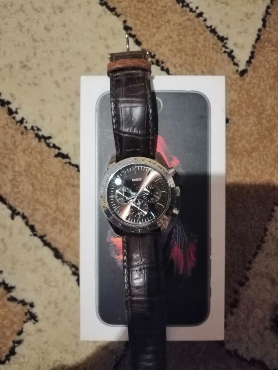 Продам часы Guess