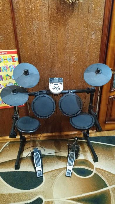 Alesis DM7X Kit Электронная ударная установка (Baraban sotiladi b/u)