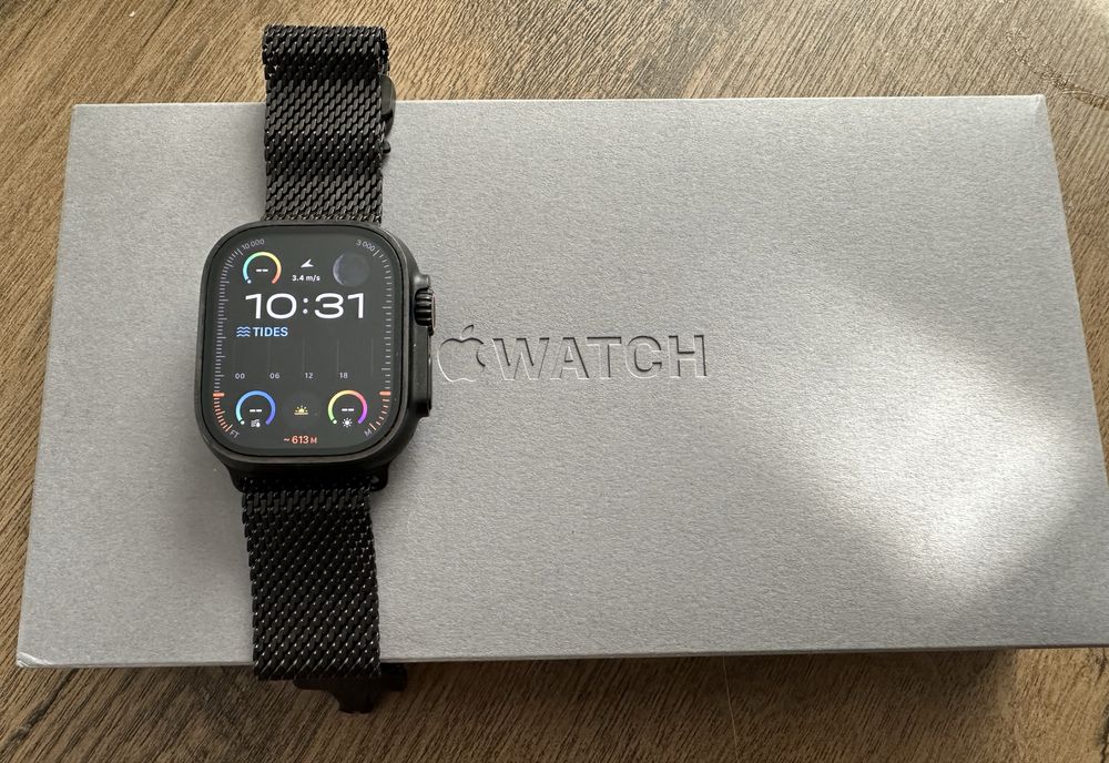 Apple Watch Ultra 2 Cell Black Titanium Milanese Loop - M 49 MM