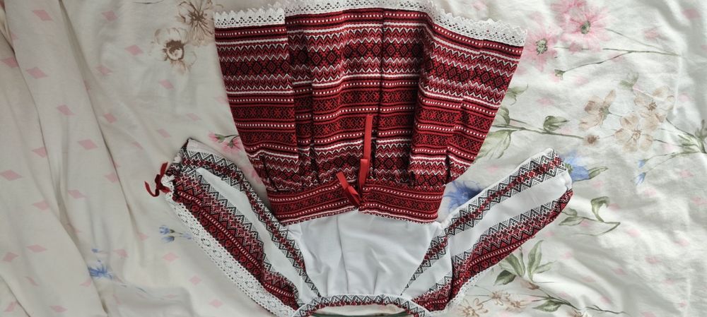 Costum national fetite cu vesta groasa Nou