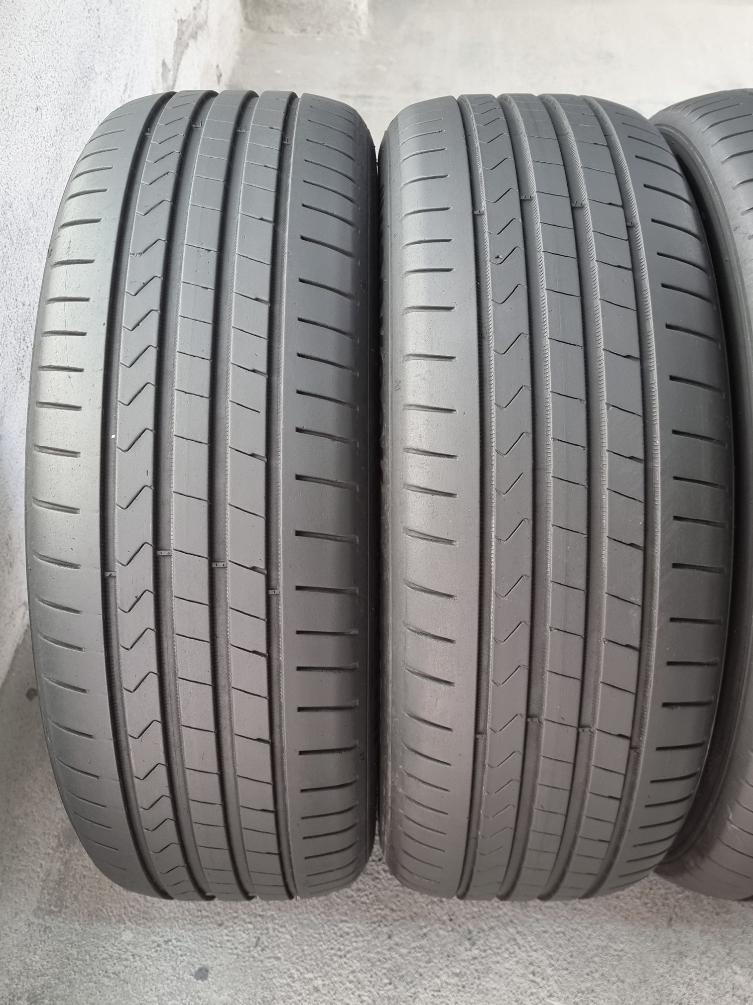 "Dot 22" 205/60/16 Hankook 4Броя: 320лв 6мм