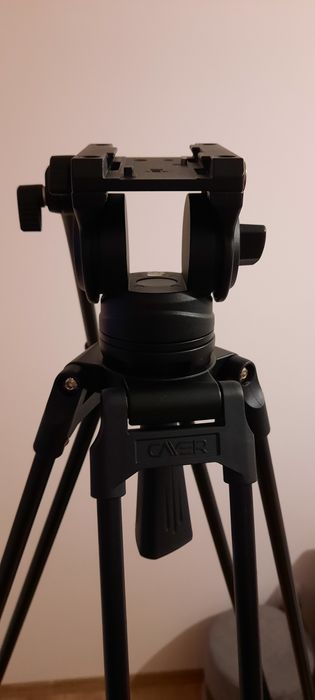 Tripod Cayer BV30L fluid head 1.9 m
