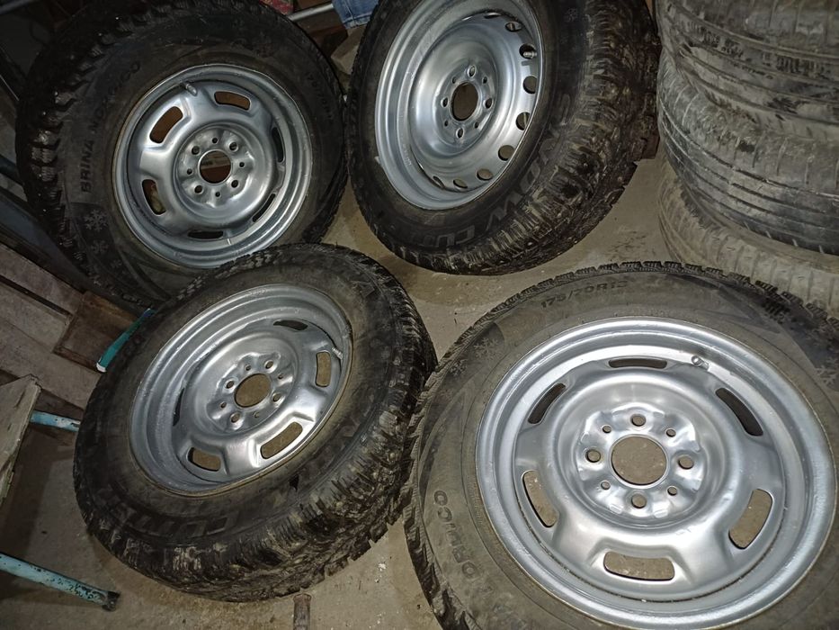 Продам зимние шины в отличном состоянии