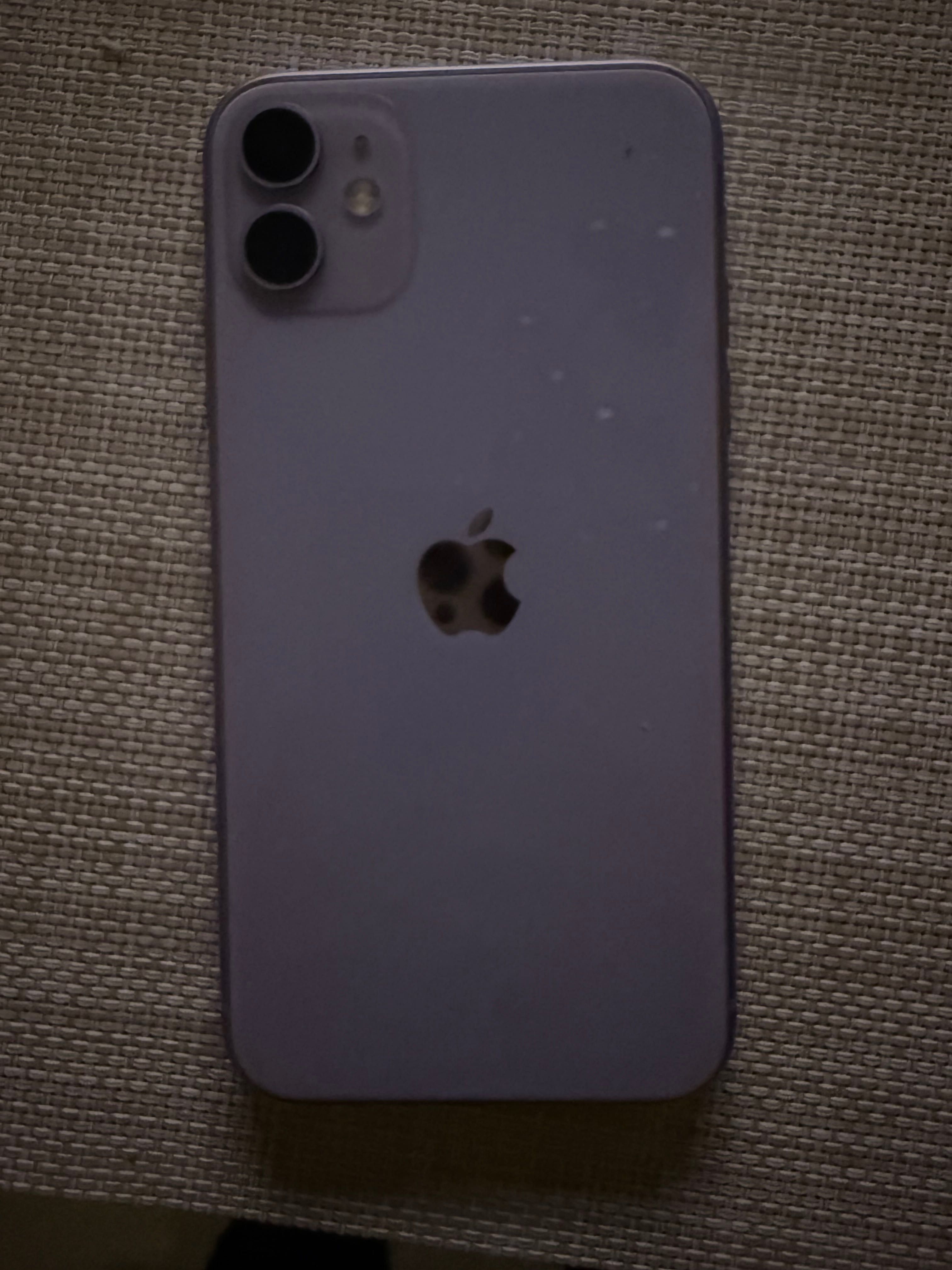 iPhone 11  в отлично състояние комплект